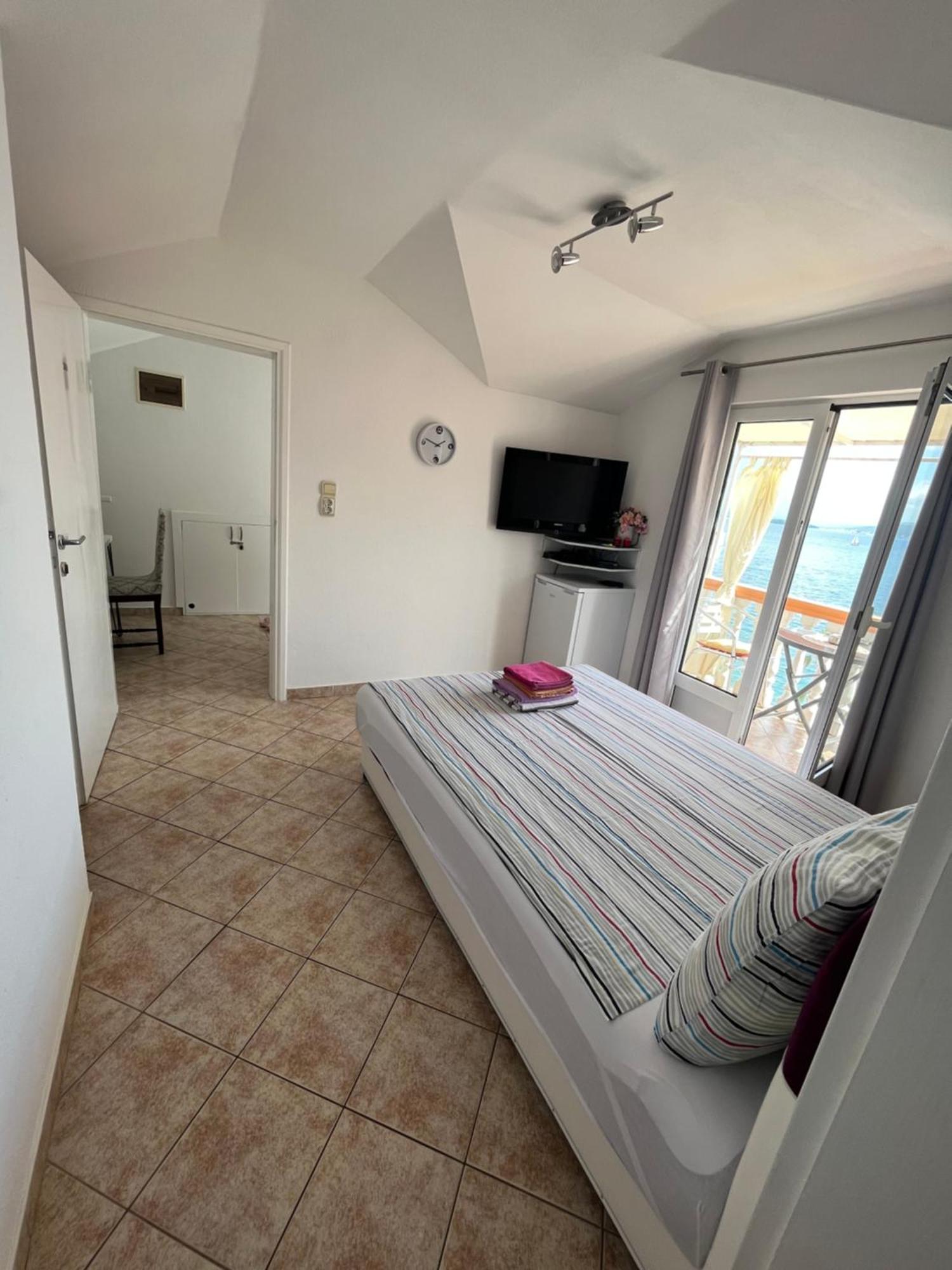 Apartmani Kalinic Bijela Ngoại thất bức ảnh