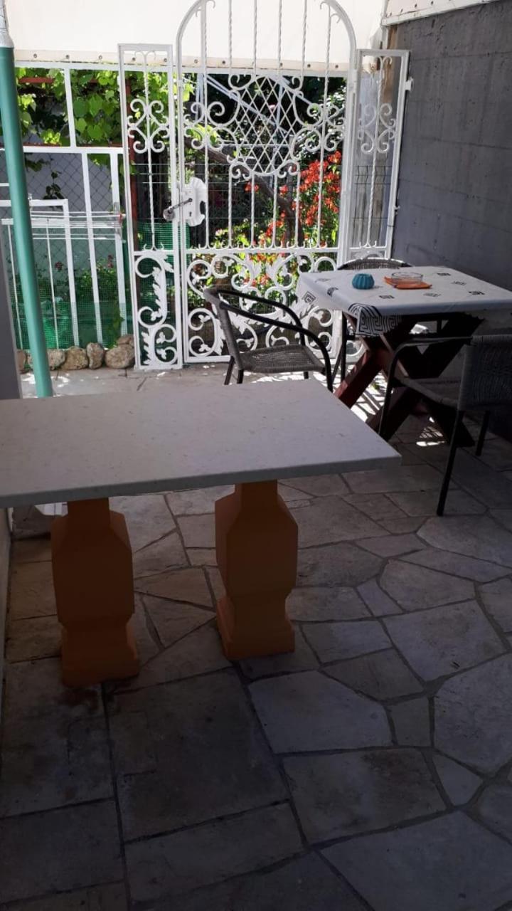 Apartmani Kalinic Bijela Phòng bức ảnh