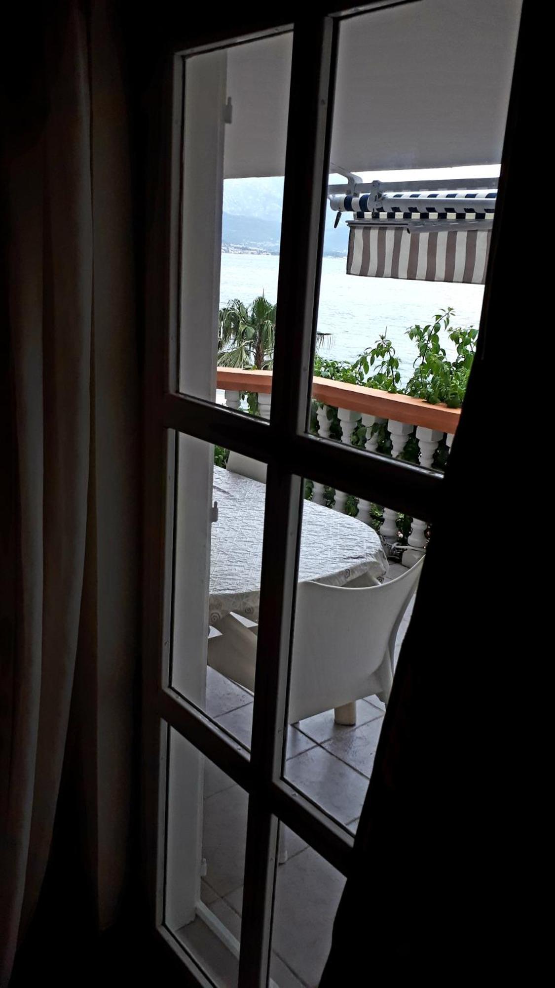 Apartmani Kalinic Bijela Phòng bức ảnh