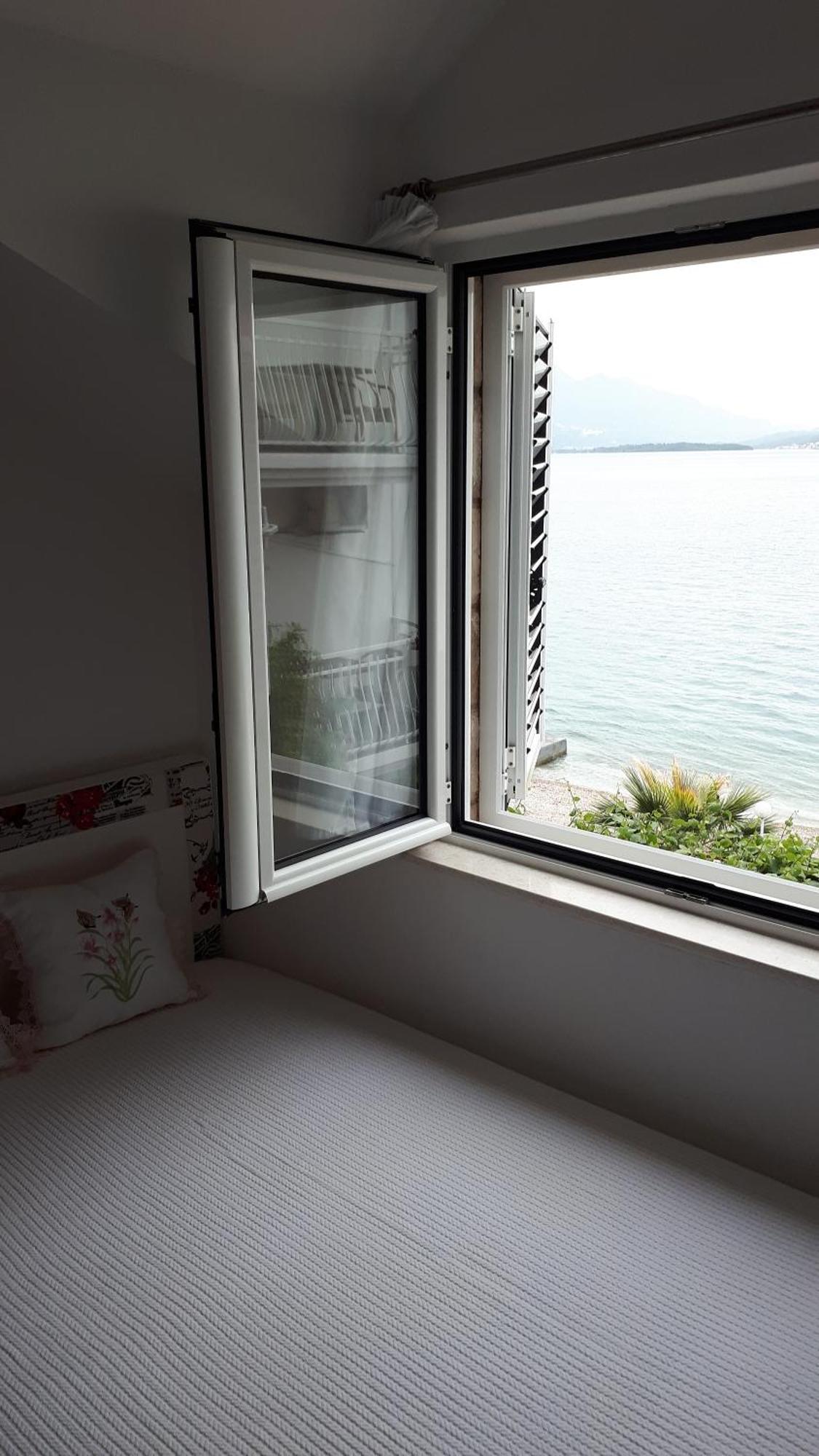 Apartmani Kalinic Bijela Phòng bức ảnh